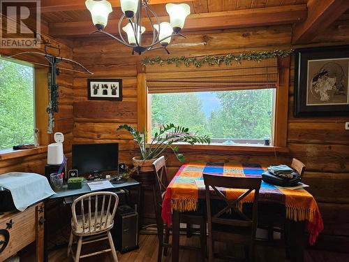 7703 6 Highway, Fauquier, BC - Indoor Photo Showing Dining Room