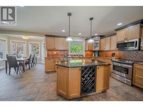 831 309Th  Street, Cranbrook, BC - Indoor Photo Showing Kitchen