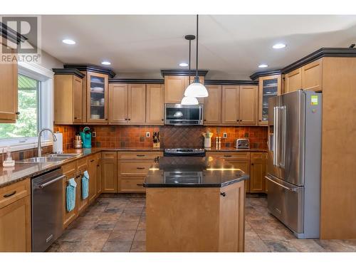 831 309Th  Street, Cranbrook, BC - Indoor Photo Showing Kitchen With Double Sink