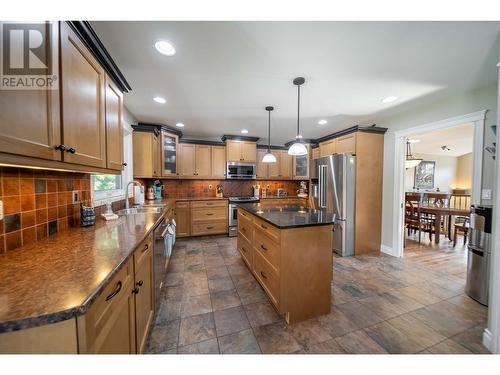 831 309Th  Street, Cranbrook, BC - Indoor Photo Showing Kitchen With Upgraded Kitchen