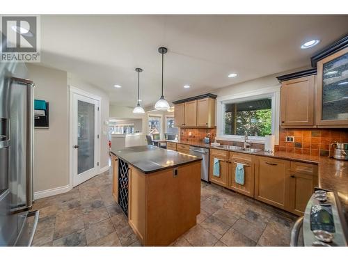 831 309Th  Street, Cranbrook, BC - Indoor Photo Showing Kitchen