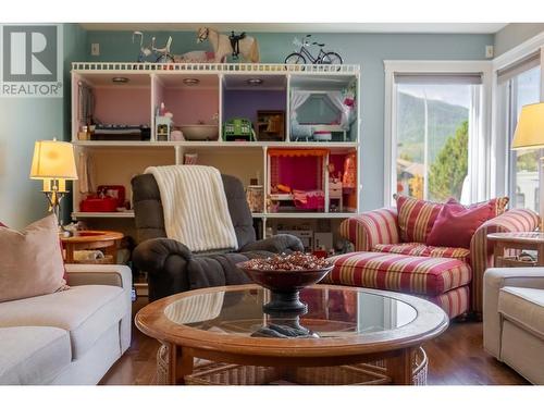 831 309Th  Street, Cranbrook, BC - Indoor Photo Showing Living Room