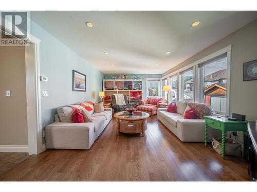 831 309Th  Street, Cranbrook, BC - Indoor Photo Showing Living Room