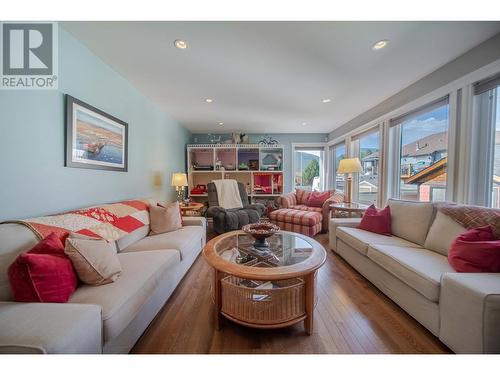 831 309Th  Street, Cranbrook, BC - Indoor Photo Showing Living Room