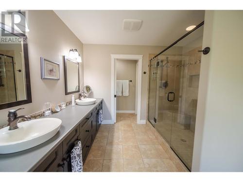 831 309Th  Street, Cranbrook, BC - Indoor Photo Showing Bathroom