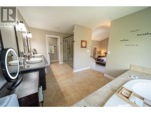 831 309Th  Street, Cranbrook, BC - Indoor Photo Showing Bathroom