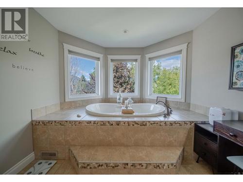 831 309Th  Street, Cranbrook, BC - Indoor Photo Showing Bathroom