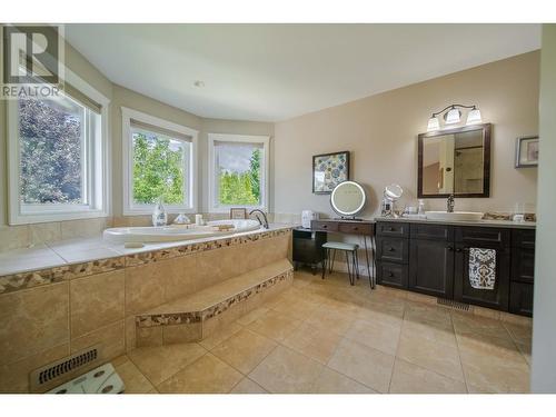 831 309Th  Street, Cranbrook, BC - Indoor Photo Showing Bathroom