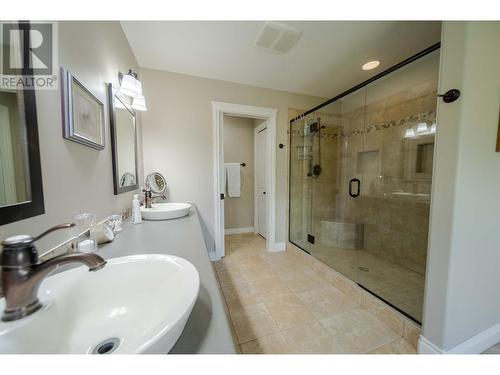 831 309Th  Street, Cranbrook, BC - Indoor Photo Showing Bathroom