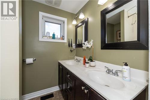 264 E 5Th Street E, Owen Sound, ON - Indoor Photo Showing Bathroom