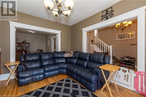 264 E 5Th Street E, Owen Sound, ON - Indoor Photo Showing Living Room