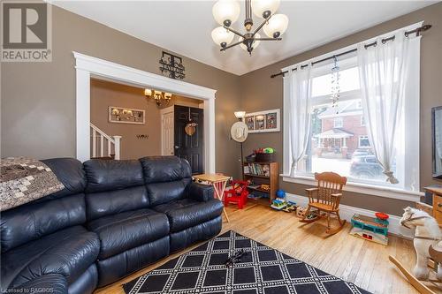 264 E 5Th Street E, Owen Sound, ON - Indoor Photo Showing Living Room