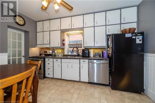 264 E 5Th Street E, Owen Sound, ON - Indoor Photo Showing Kitchen