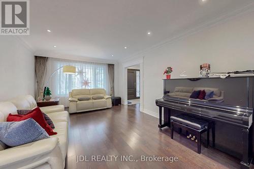 327 Mckee Avenue, Toronto (Willowdale East), ON - Indoor Photo Showing Living Room