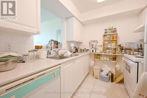 Ph8 - 3088 Kennedy Road, Toronto (Steeles), ON - Indoor Photo Showing Kitchen With Double Sink