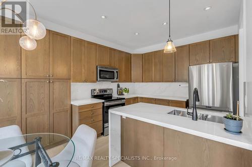 192 Giddings Crescent, Milton (Scott), ON - Indoor Photo Showing Kitchen