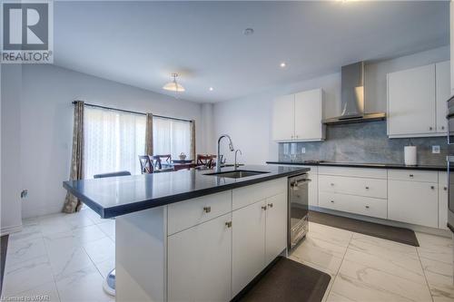 216 Longboat Run W, Brantford, ON - Indoor Photo Showing Kitchen