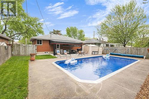 1035 Riverdale, Windsor, ON - Outdoor With In Ground Pool With Backyard