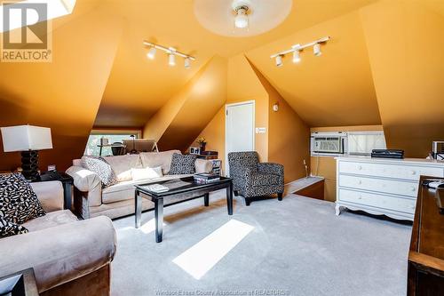 858 Chilver Road, Windsor, ON - Indoor Photo Showing Living Room