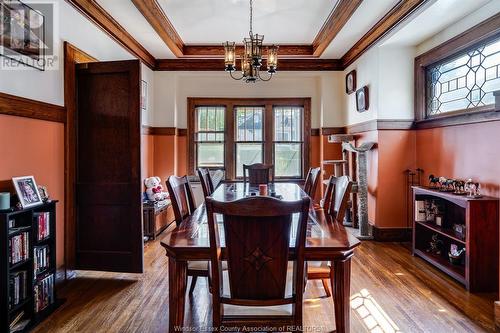 858 Chilver Road, Windsor, ON - Indoor Photo Showing Dining Room