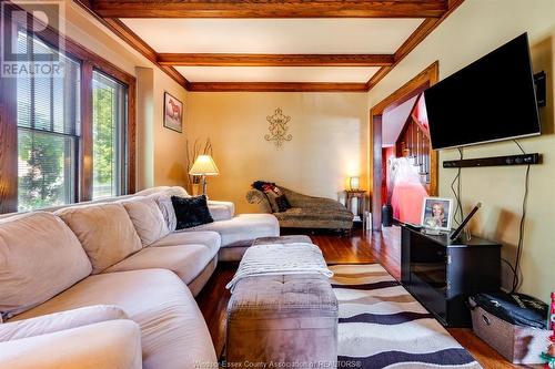 858 Chilver Road, Windsor, ON - Indoor Photo Showing Living Room