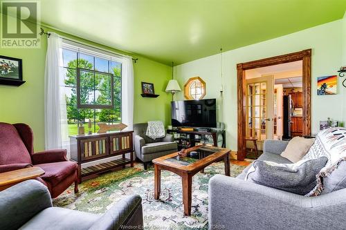 1612 County Rd 8, Leamington, ON - Indoor Photo Showing Living Room