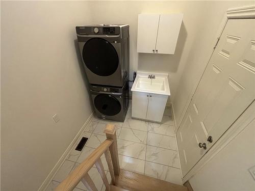 47 Bloomfield Crescent, Cambridge, ON - Indoor Photo Showing Laundry Room