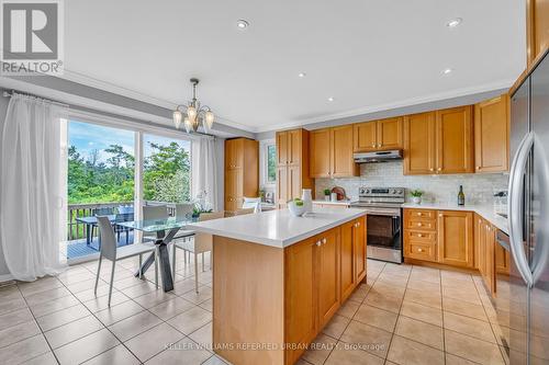 60 Vitlor Drive, Richmond Hill (Oak Ridges), ON - Indoor Photo Showing Kitchen With Double Sink