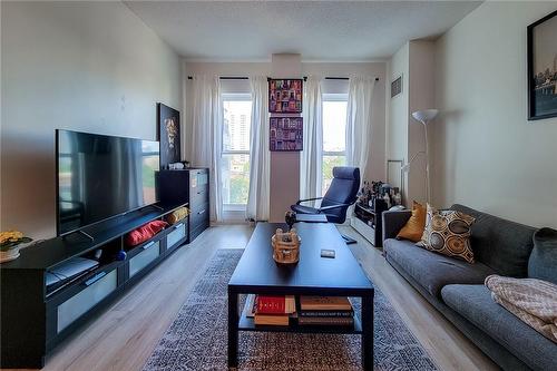 135 James Street S|Unit #809, Hamilton, ON - Indoor Photo Showing Living Room