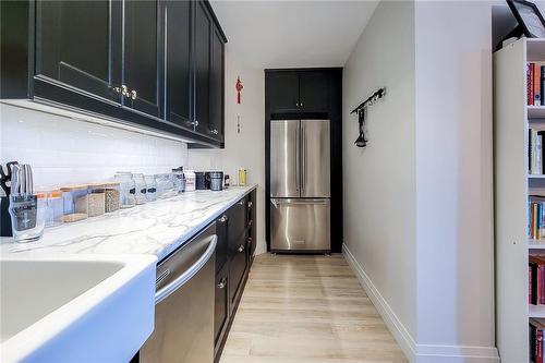 135 James Street S|Unit #809, Hamilton, ON - Indoor Photo Showing Kitchen With Upgraded Kitchen