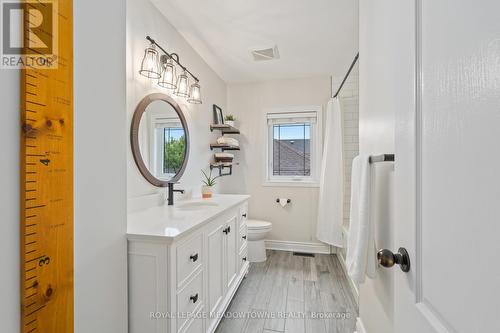 16 Early Street, Halton Hills, ON - Indoor Photo Showing Bathroom