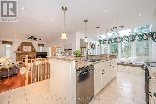 15 Wiltshire Place, Guelph, ON - Indoor Photo Showing Kitchen With Double Sink With Upgraded Kitchen