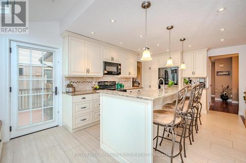 15 Wiltshire Place, Guelph, ON - Indoor Photo Showing Kitchen With Upgraded Kitchen