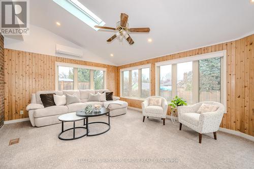 15 Wiltshire Place, Guelph, ON - Indoor Photo Showing Living Room