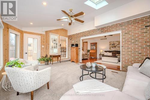 15 Wiltshire Place, Guelph, ON - Indoor Photo Showing Living Room