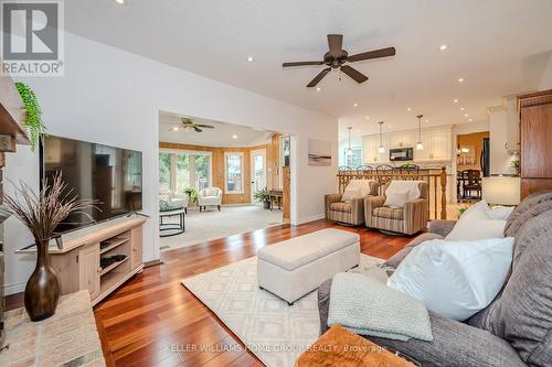 15 Wiltshire Place, Guelph, ON - Indoor Photo Showing Living Room