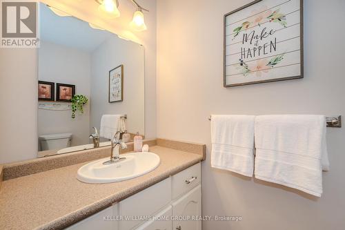 15 Wiltshire Place, Guelph, ON - Indoor Photo Showing Bathroom