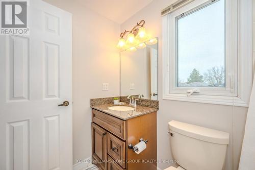 15 Wiltshire Place, Guelph, ON - Indoor Photo Showing Bathroom