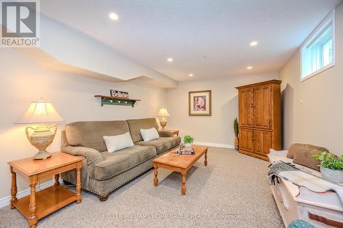 15 Wiltshire Place, Guelph, ON - Indoor Photo Showing Living Room