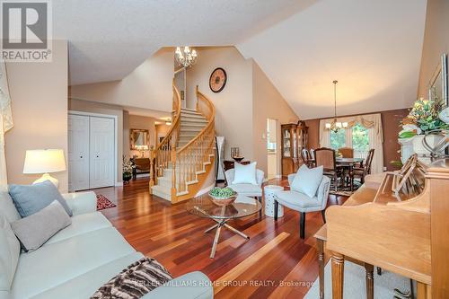 15 Wiltshire Place, Guelph, ON - Indoor Photo Showing Living Room