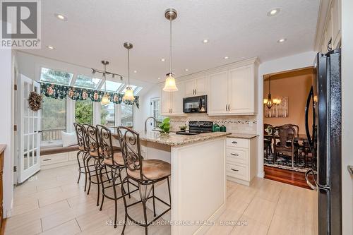 15 Wiltshire Place, Guelph, ON - Indoor Photo Showing Kitchen With Upgraded Kitchen