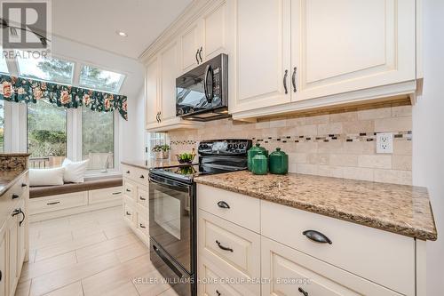 15 Wiltshire Place, Guelph, ON - Indoor Photo Showing Kitchen