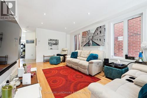 20 Mack Clement Lane, Richmond Hill, ON - Indoor Photo Showing Living Room