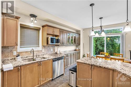 66 Woliston Crescent, Ottawa, ON - Indoor Photo Showing Kitchen With Double Sink With Upgraded Kitchen