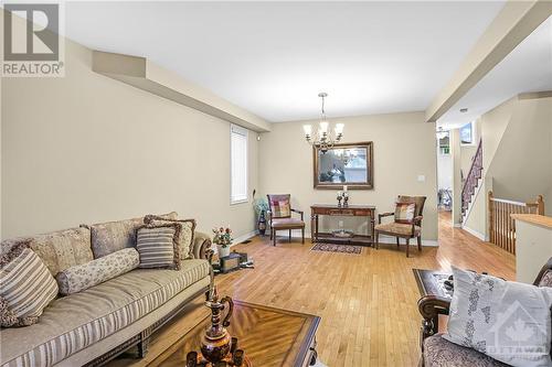 66 Woliston Crescent, Ottawa, ON - Indoor Photo Showing Living Room