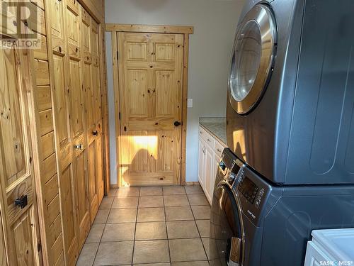 1511 Minayik Crescent, Lac La Ronge, SK - Indoor Photo Showing Laundry Room