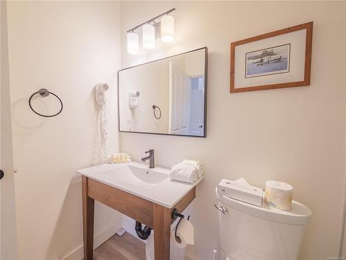 905-1971 Harbour Dr, Ucluelet, BC - Indoor Photo Showing Bathroom