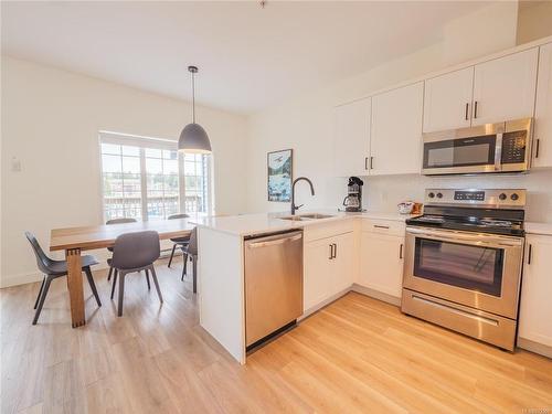 905-1971 Harbour Dr, Ucluelet, BC - Indoor Photo Showing Kitchen