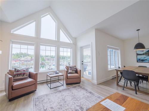 905-1971 Harbour Dr, Ucluelet, BC - Indoor Photo Showing Living Room