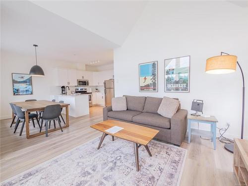 905-1971 Harbour Dr, Ucluelet, BC - Indoor Photo Showing Living Room